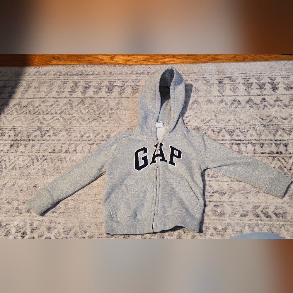 GAP Toddler Boys Heather Gray Zip-Up Hoodie with Navy Logo Size 2T